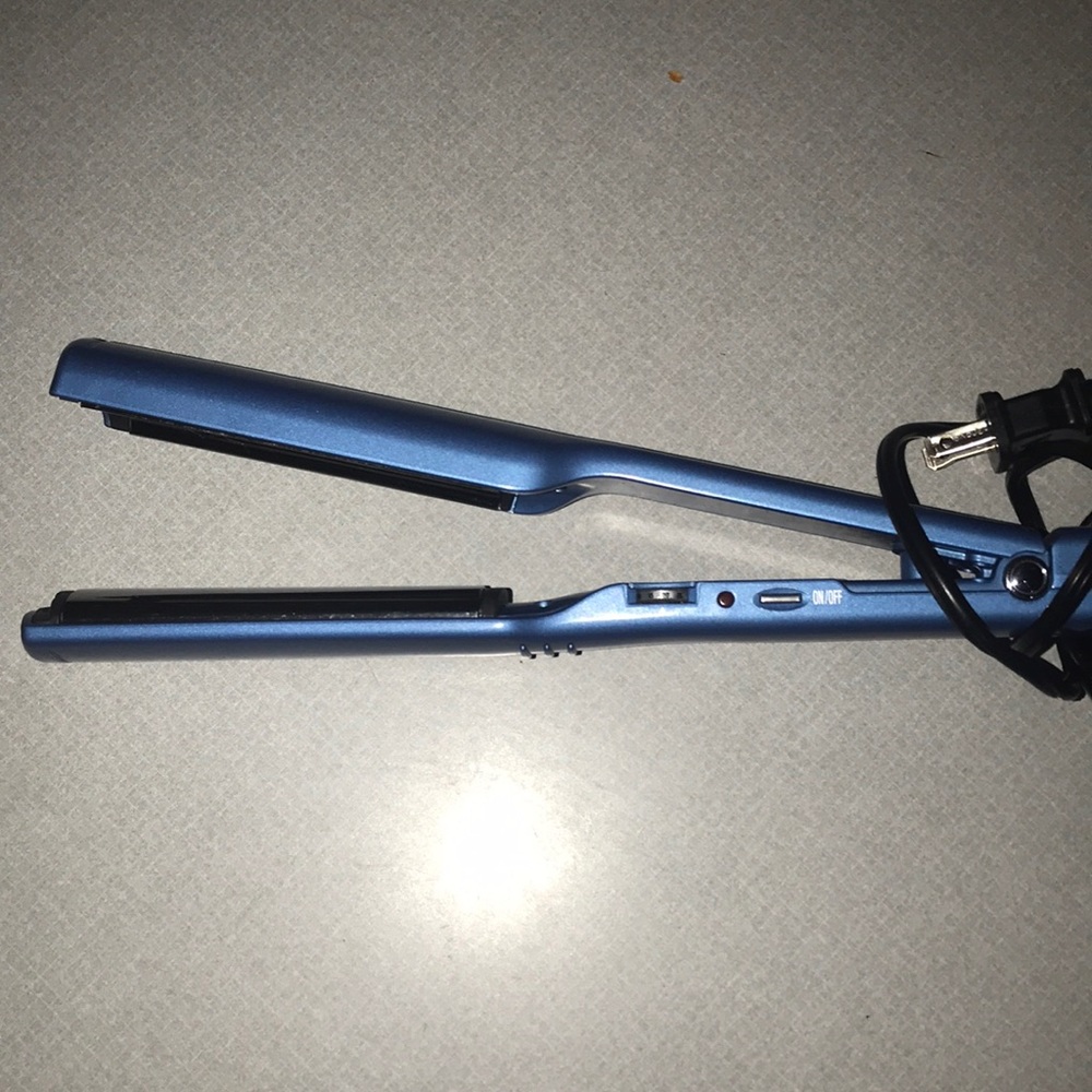 BaByliss hair iron+ FREE PRODUCT